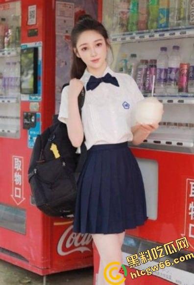 四川大学锦江学院舞蹈系校花『罗钰爽』白丝上阵，趴地上给评委爆插粉嫩小穴，老师操我一次不够！  第2张