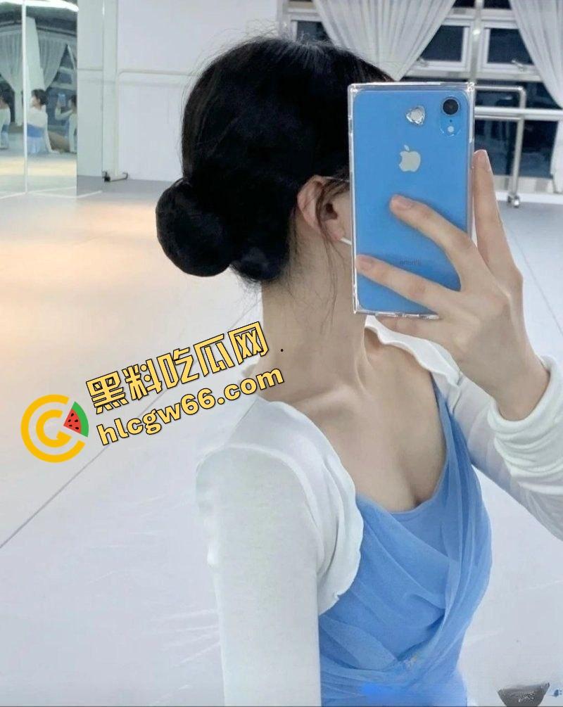 四川大学锦江学院舞蹈系校花『罗钰爽』白丝上阵，趴地上给评委爆插粉嫩小穴，老师操我一次不够！  第5张