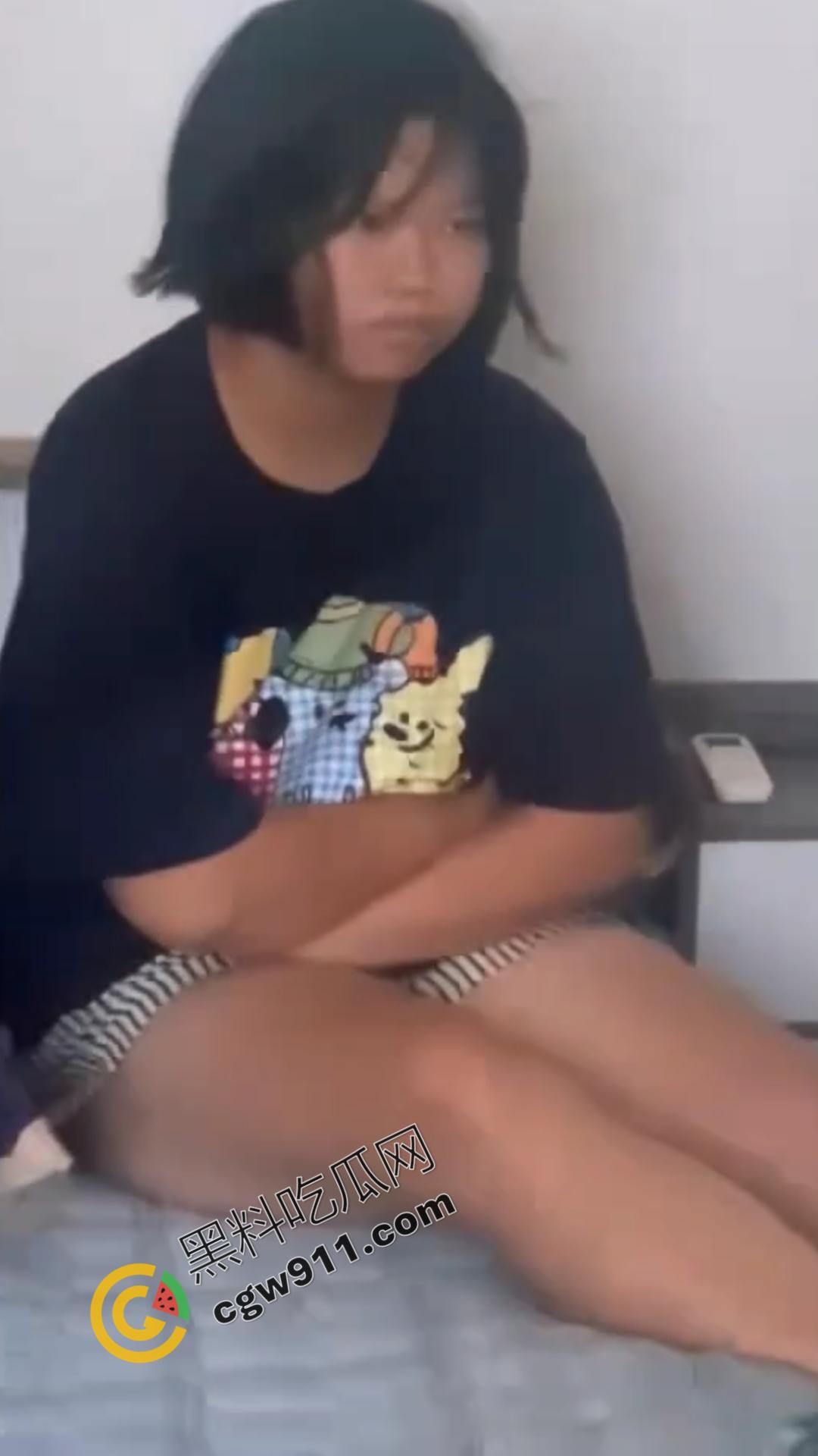 怒火狂涌男史诗级抓奸现场：女友与奸夫冷眼旁观，愤怒男子咆哮现场，网友直呼“最搞笑抓奸场面”！  第6张