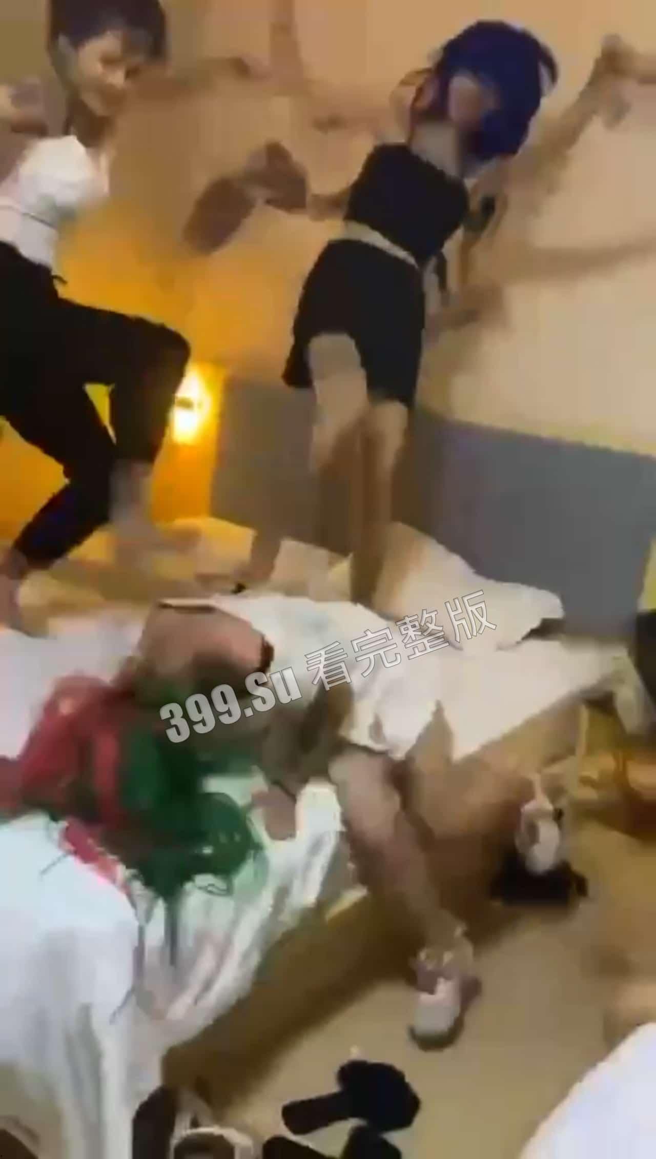 #霸凌 合集 #校园 #殴打 #裸体 小孩子下手就是没轻没重的 （三）  第1张