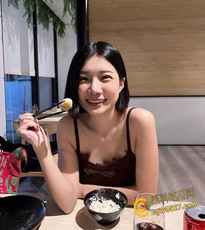 天津极品少妇【童杏丽】，性感女神露脸调情，口交技术一流，女上骑乘疯狂榨精，表情诱人！  第1张