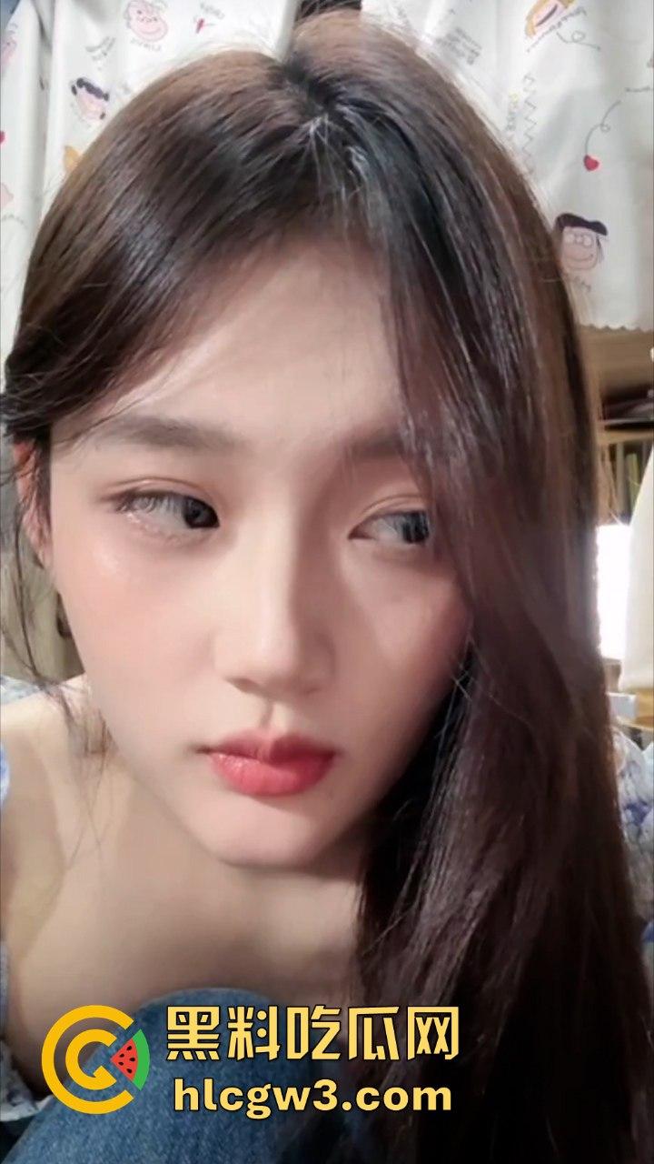 最新精选流量密码抖音骚鸡走光合集  擦边直播春光乍现 记录这一瞬间的美丽~ 第7张