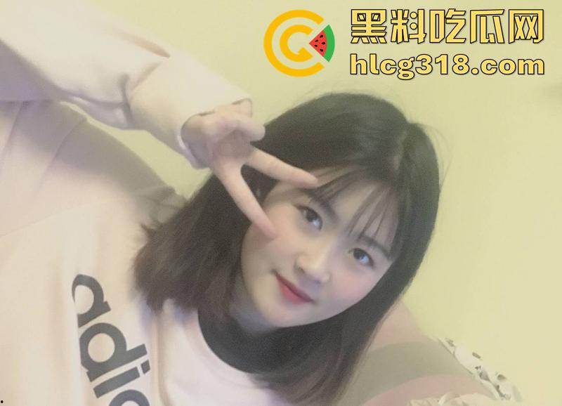 五斤巨奶会计文员【苏诗莹】，被老板调教成小母狗，经常在公园露出，据说出门从不穿内裤内衣！  第4张