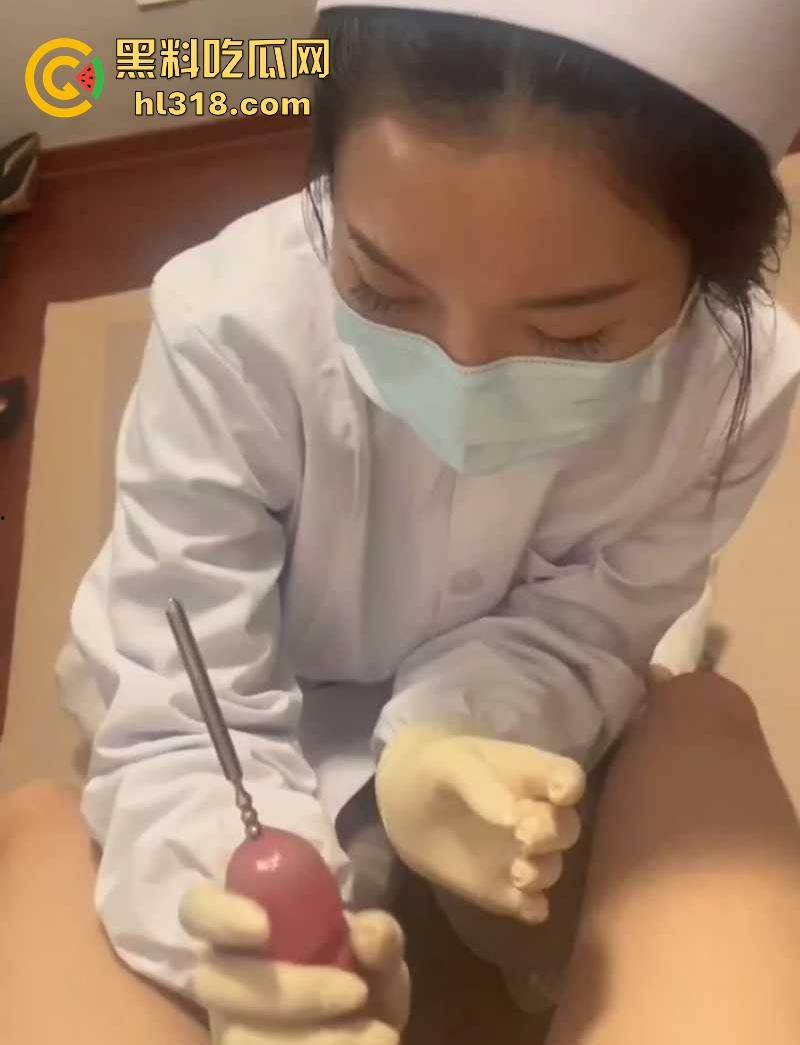 纯情小护士SM调教主人肉棒，将金属棒齐根插入龟头马眼，缓慢撸动，手法老专业了！  第3张