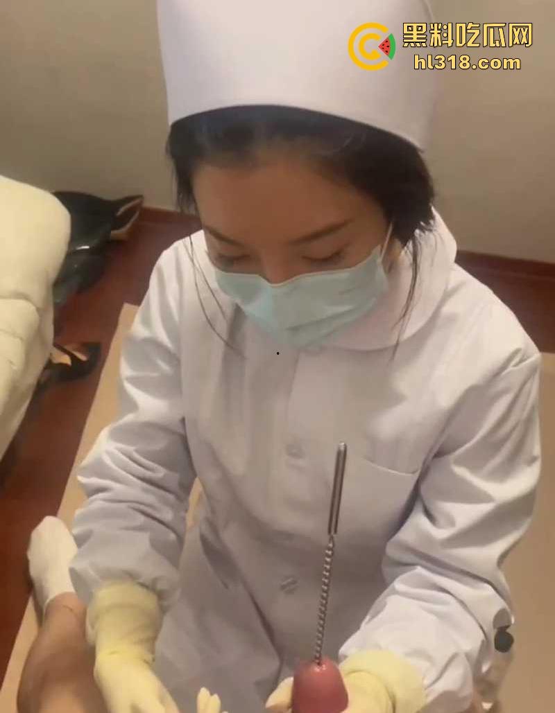 纯情小护士SM调教主人肉棒，将金属棒齐根插入龟头马眼，缓慢撸动，手法老专业了！  第4张