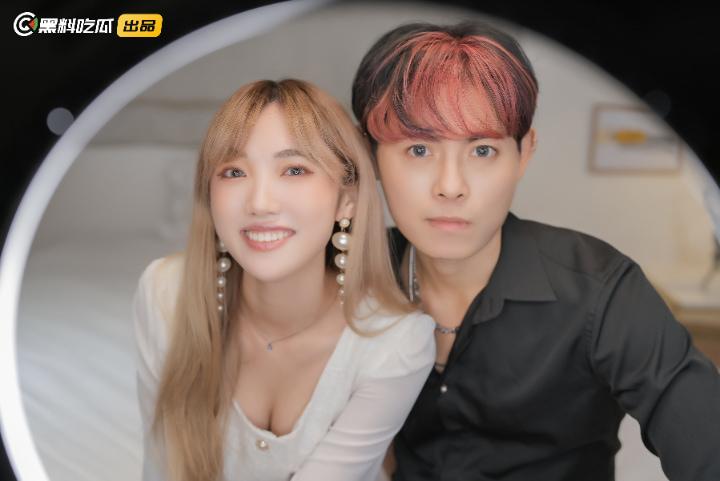 黑料吃瓜网出品-《江南第一小屌童锦程798&吴柳芳之花小龙&王老师爱情故事》第一集！  第2张