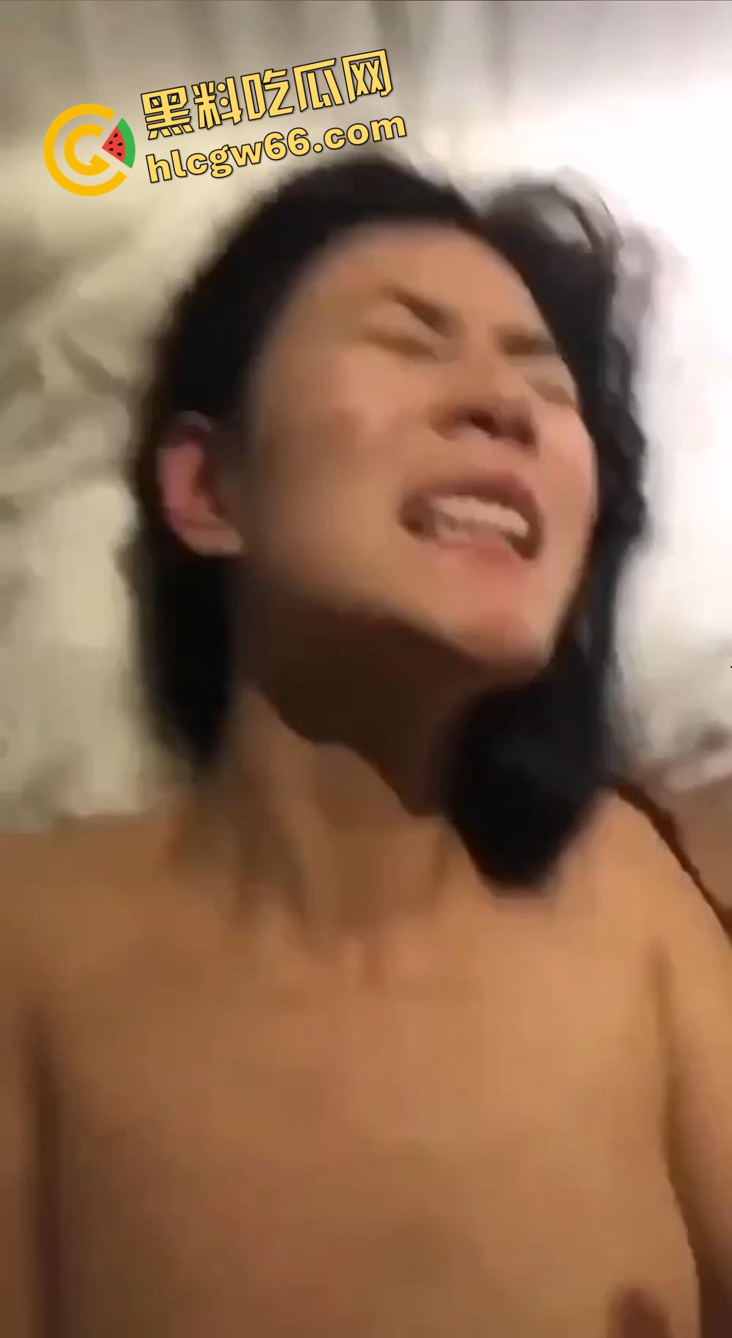 摄影师骗操极品学生妹，长腿翘臀嫩穴粉粉嫩，摆拍几组就主动分腿让操，果然学生最好骗！  第9张