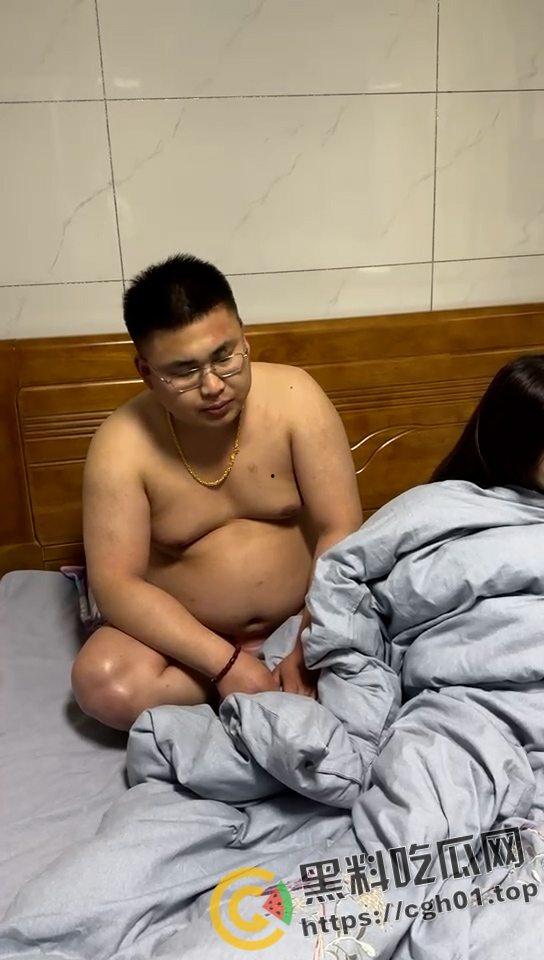 罕见！坐而论道式捉奸 丈夫带人捉奸淫妇 被小三讲道理 哥们佛学院毕业的吧  第2张