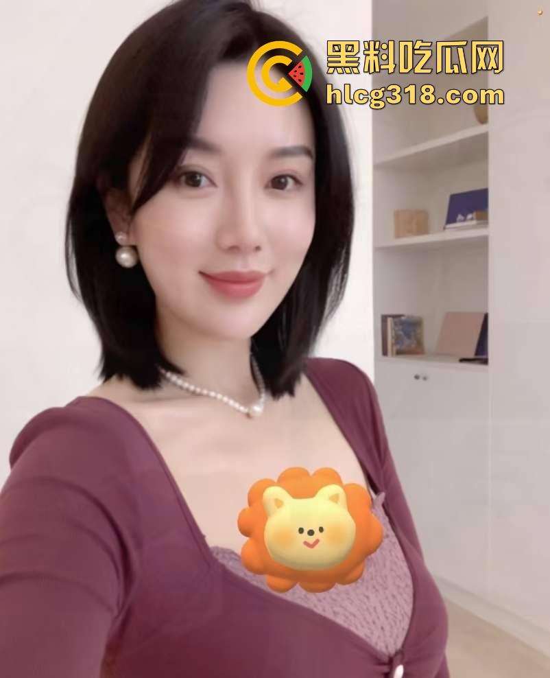 KTV里都开始轮流干嫂子，兄弟喊麦伴奏，兄弟老婆众人炮架都能当众干，喝酒唱歌举杯助兴！  第2张