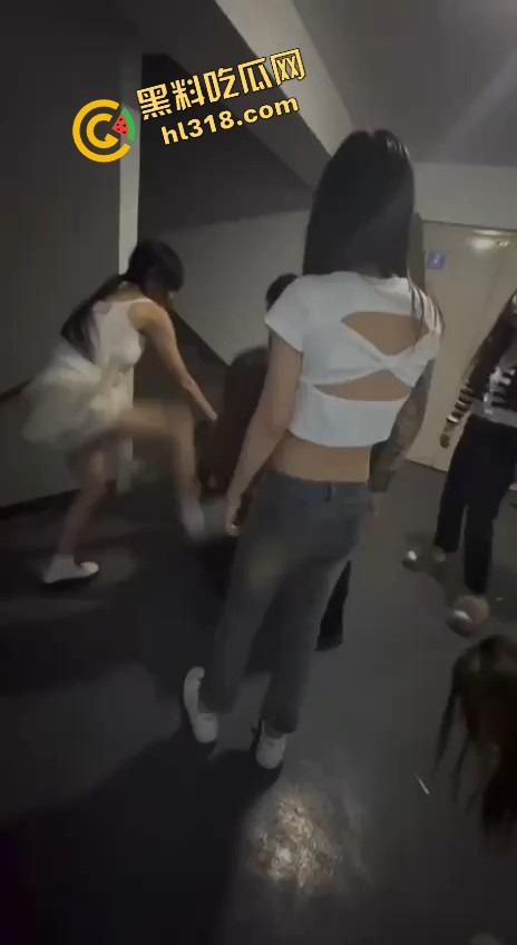 辽宁沈阳校园霸凌恶臭升级，不到18霸凌女同学还直播炫耀，年龄不到不判刑，打人视频明码标价6.6元！  第10张