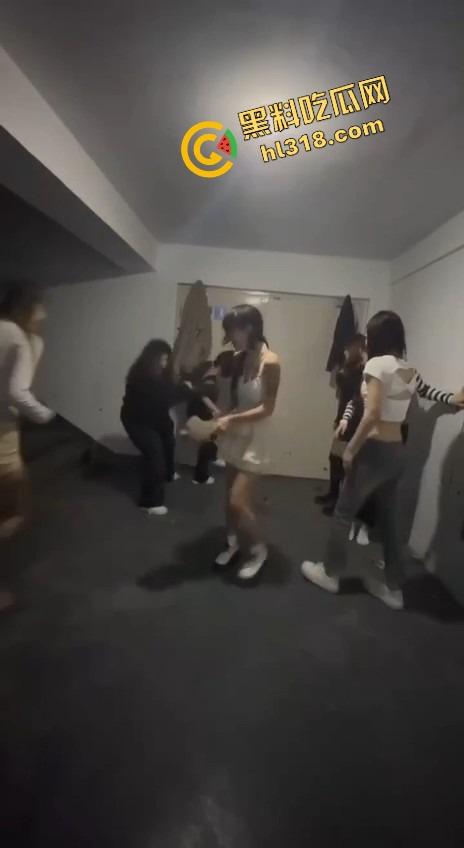 辽宁沈阳校园霸凌恶臭升级，不到18霸凌女同学还直播炫耀，年龄不到不判刑，打人视频明码标价6.6元！  第20张