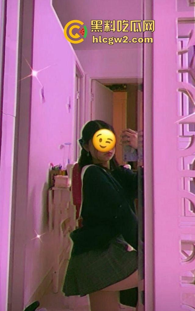 香港巨乳学霸『孟雪梨』奶子大到让人上火！双大奶能让课堂全校性骚动，教授都想钻进她奶里拱一拱！  第6张