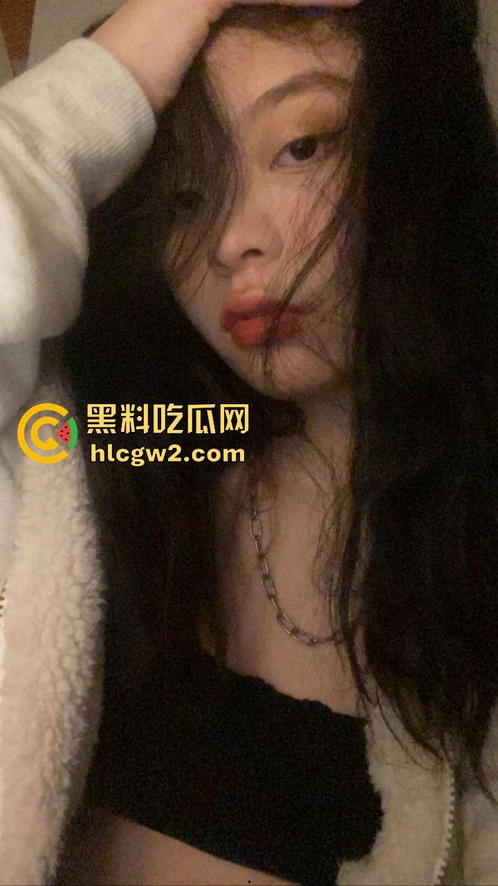 香港巨乳学霸『孟雪梨』奶子大到让人上火！双大奶能让课堂全校性骚动，教授都想钻进她奶里拱一拱！  第9张