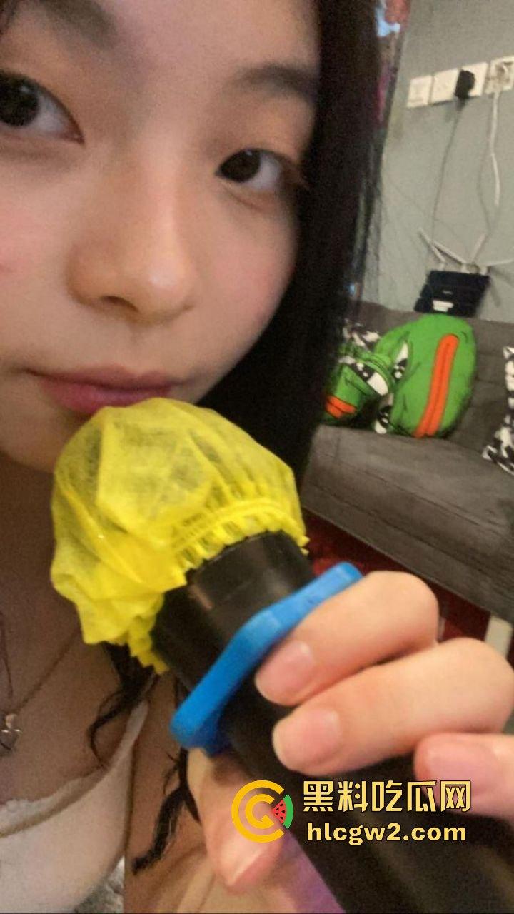 香港巨乳学霸『孟雪梨』奶子大到让人上火！双大奶能让课堂全校性骚动，教授都想钻进她奶里拱一拱！  第19张