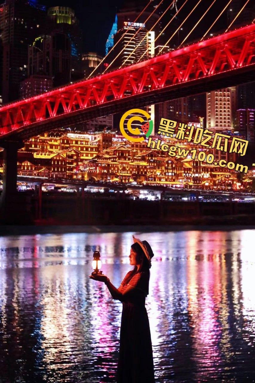 上海政法学院新闻系【李妍妍】，05反差母狗给金主跪地口交技术娴熟，被金主操的鬼哭狼嚎的  第18张