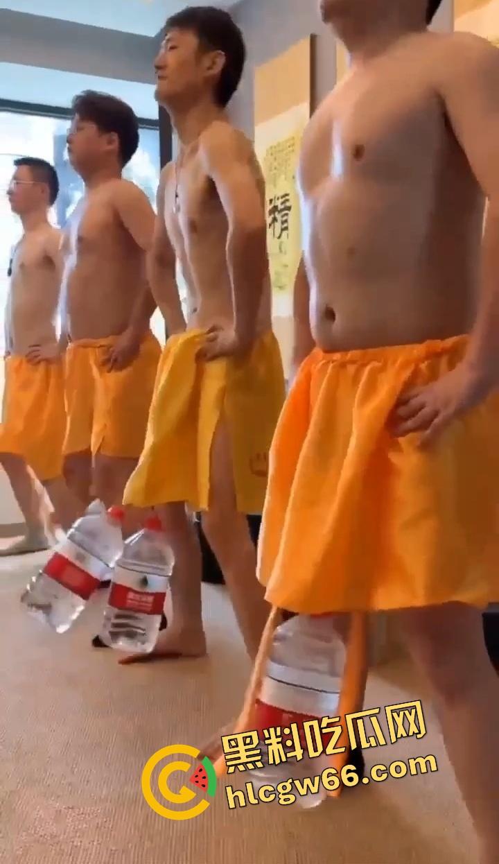 坠蛋狠人现身，农夫山泉挂蛋蛋只是日常，吊妹子上天才是绝活，这根铁鸡儿能打穿玄武门！  第1张