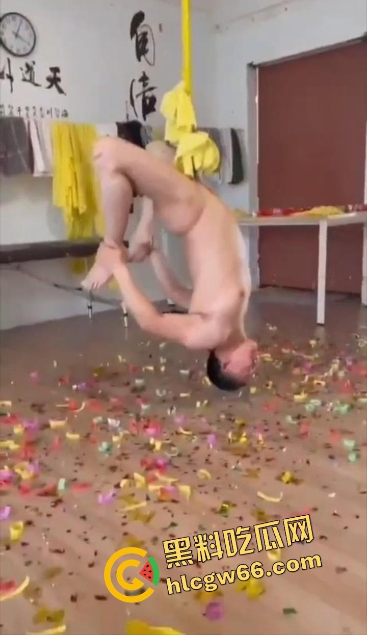 坠蛋狠人现身，农夫山泉挂蛋蛋只是日常，吊妹子上天才是绝活，这根铁鸡儿能打穿玄武门！  第6张