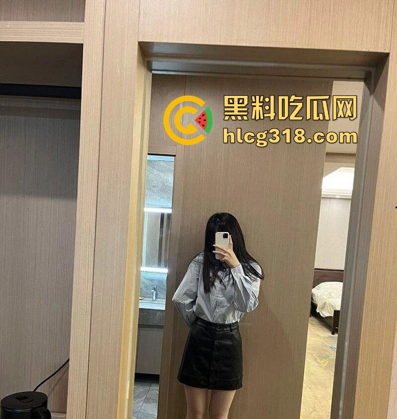 南京大学清纯校园女神【陈伊莉】下海兼职视频曝光！极品尤物被金主拴狗链爆干！  第2张