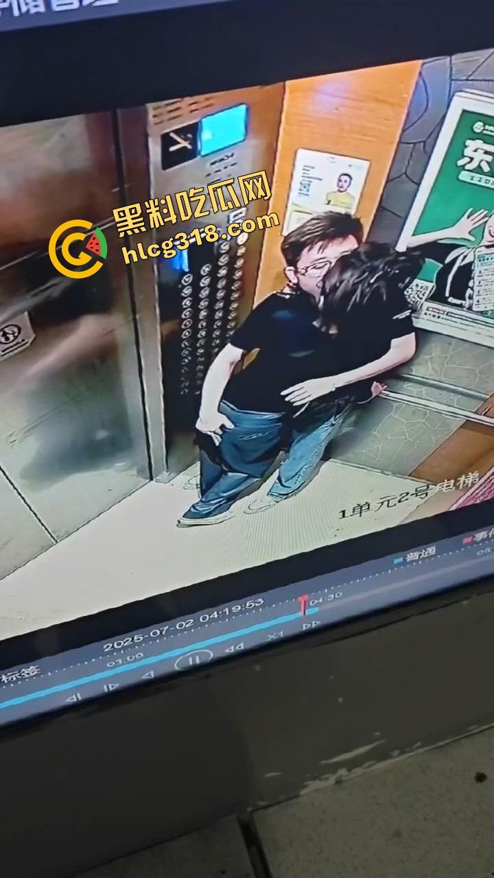 电梯春潮涌动，男女上楼全程互撩，男的手法老道全程开摸，解开发型就是解锁原始本能！  第9张