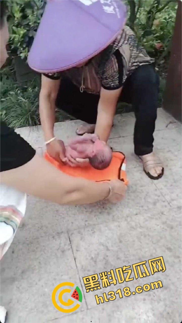 黑料正能量，福建福清市宏路公园发现一名弃婴，连脐带都没剪断，不幸中的万幸，得好心大娘救助！  第7张