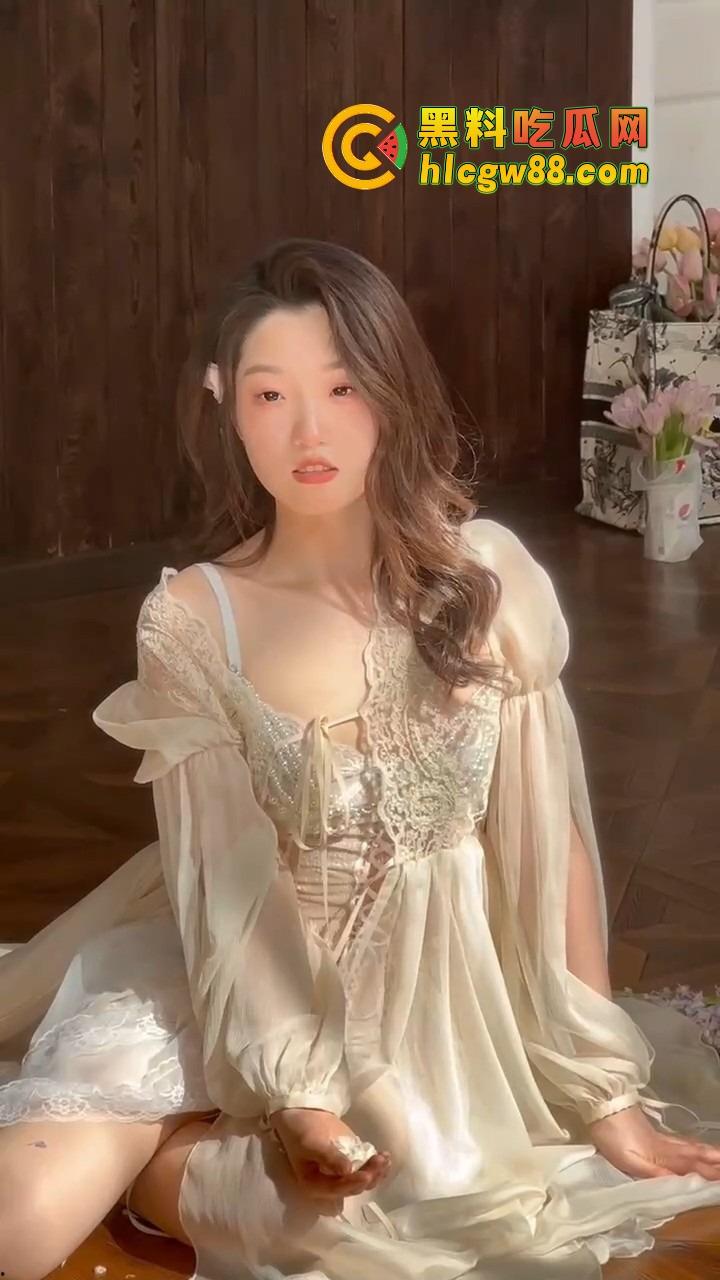 湖南『卢本伟』上垒巨乳御姐，肉感身材骚气奶浪声，嫩穴被操得痉挛喷水，爆操嫩穴身材太顶忍无可忍！  第17张