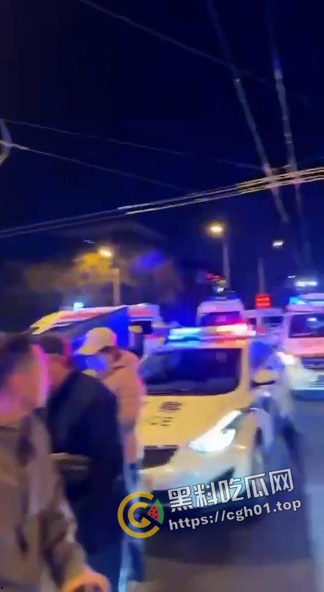 北京二环宽街路口兰博基尼连环撞人 死伤数十人 微博相关报道被封禁 男子疑似高官子弟 现场视频曝光  第3张