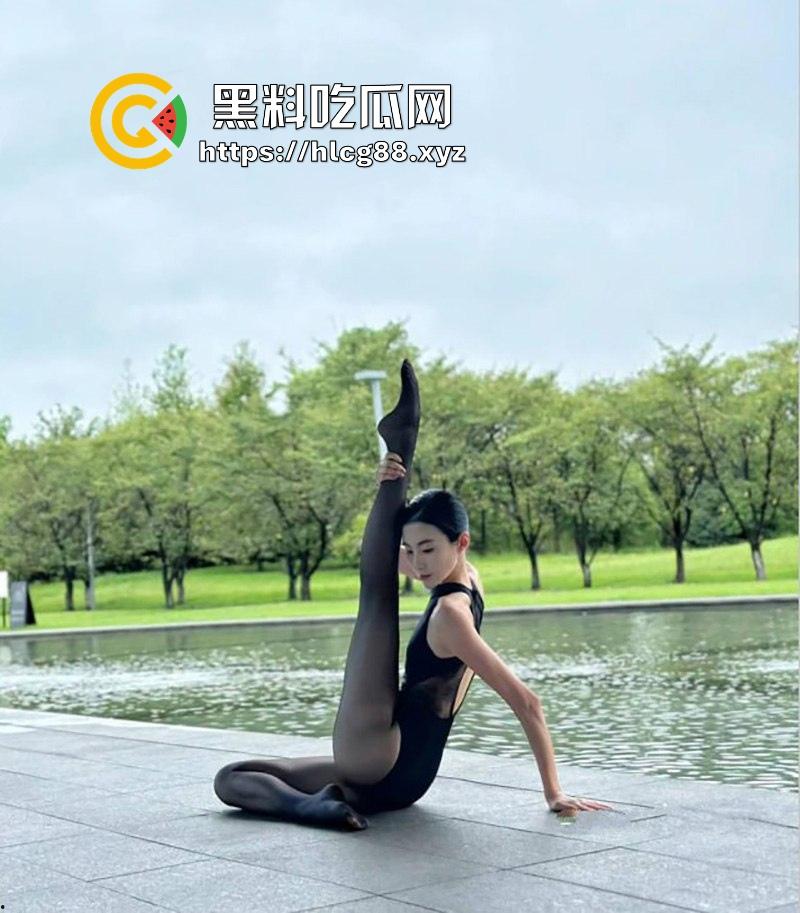 华南师范大学反差舞蹈老师【李欣】超高颜值一字马 骚穴被不同男人无套爆操 性爱视频曝光流出！  第3张