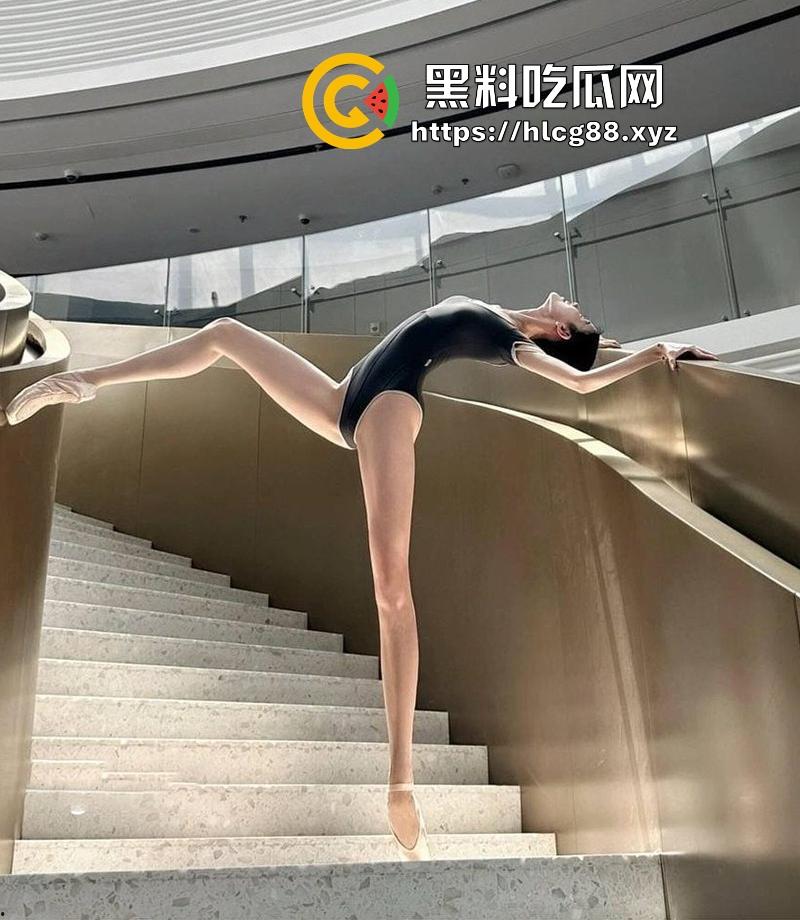 华南师范大学反差舞蹈老师【李欣】超高颜值一字马 骚穴被不同男人无套爆操 性爱视频曝光流出！  第6张