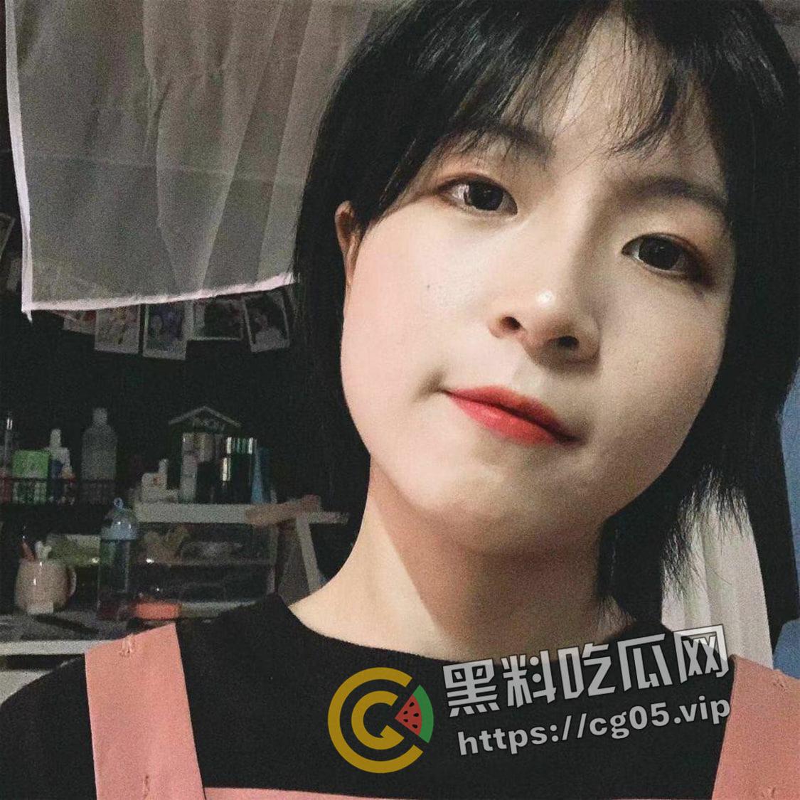 厦门大学反差婊！日常生活清纯无比  一到床上骚到没边 穿上黑丝就是干 触及灵魂的浪叫 第1张