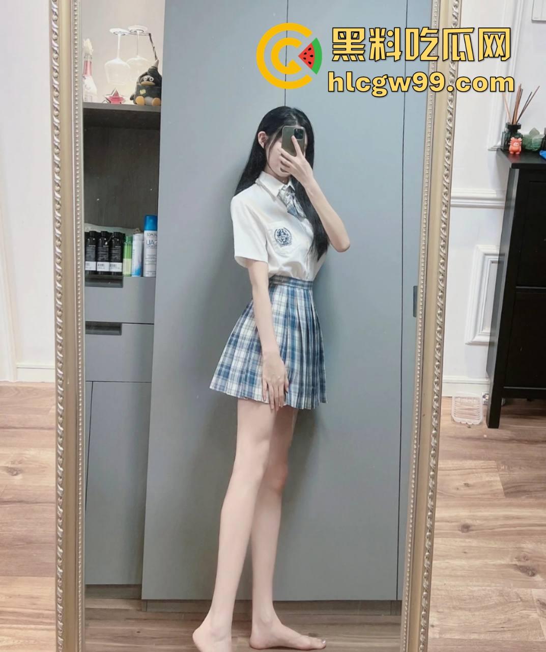 山西林业职业技术学院『林甜甜』曾经的高冷女神如今成跪地小母狗，喝尿舔脚任人践踏，扇脸羞辱都不敢喘气！  第2张