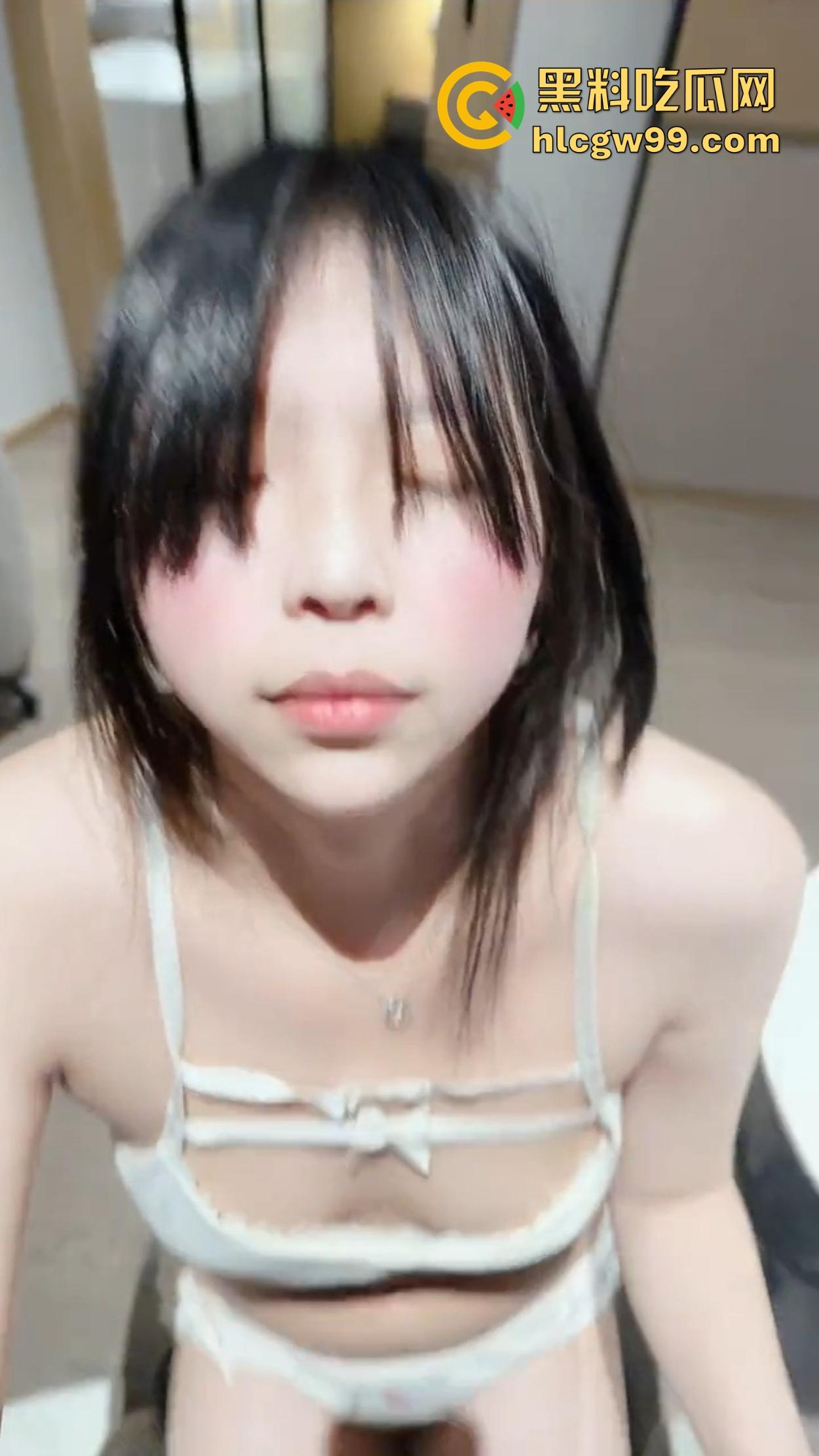 山西林业职业技术学院『林甜甜』曾经的高冷女神如今成跪地小母狗，喝尿舔脚任人践踏，扇脸羞辱都不敢喘气！  第11张