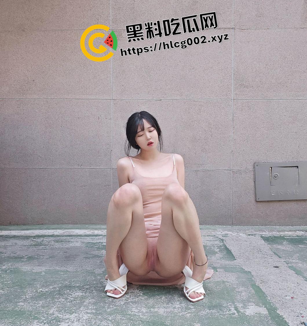 韩国明星颜值反差女神【Aram】首次露逼 道具自慰顶级尤物 黑丝白丝索命美腿  第12张