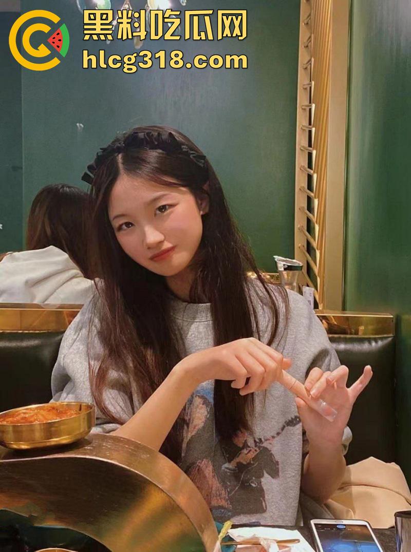 屌丝的女神富人的母狗，长腿校花【李慧子】，成为富二代脚下的淫骚母狗，酒店性爱自拍流出！  第2张