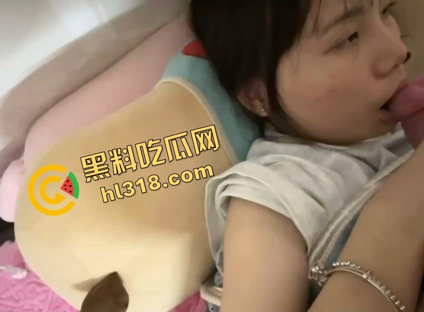 成都西南交大反差母狗『刘若彤』和男友出租屋玩疯了，拍了整整一册淫照，视频淫照百张爆仓云盘流出！  第12张