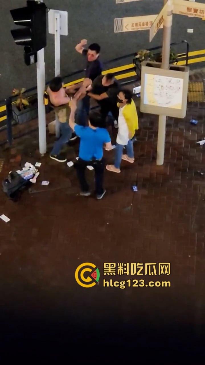 小偷夫妻挺猖狂！【黄埔新天地AEON】惊现“拿”货男女 被保安当众“打包”带走 丢人丢到家了！  第2张