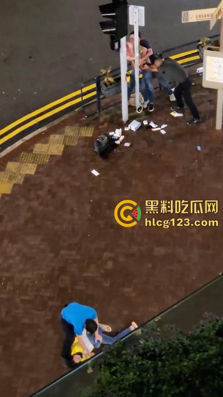 小偷夫妻挺猖狂！【黄埔新天地AEON】惊现“拿”货男女 被保安当众“打包”带走 丢人丢到家了！  第4张