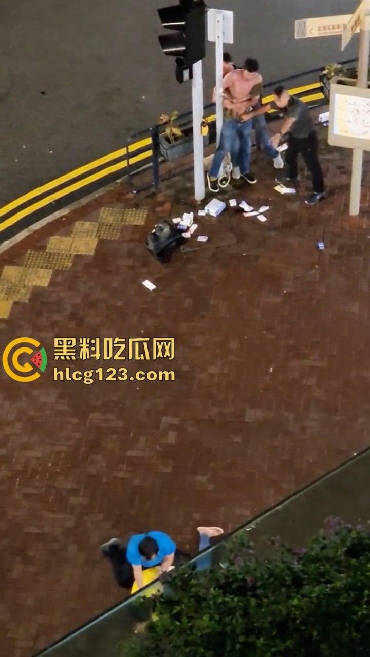 小偷夫妻挺猖狂！【黄埔新天地AEON】惊现“拿”货男女 被保安当众“打包”带走 丢人丢到家了！  第6张