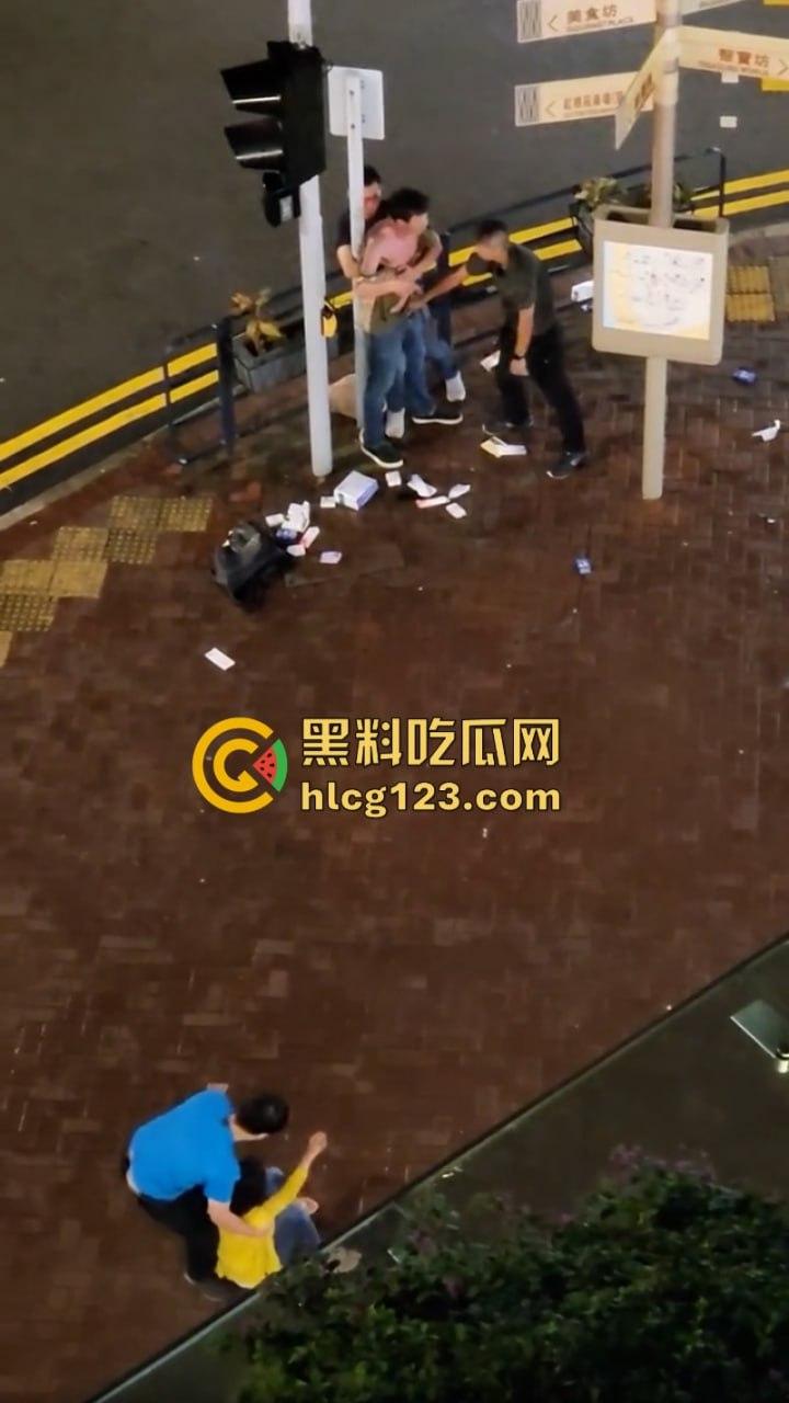 小偷夫妻挺猖狂！【黄埔新天地AEON】惊现“拿”货男女 被保安当众“打包”带走 丢人丢到家了！  第7张