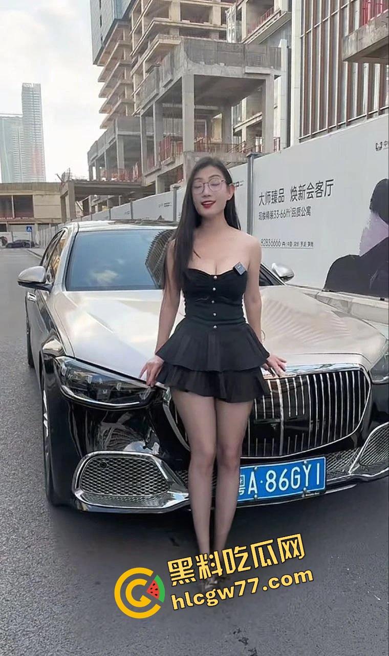 抖音骚鸡直播不穿打底裤，肥鲍晃来晃去勾魂摄魄，卖车还是卖骚？裤都脱了你卖我这车？  第4张