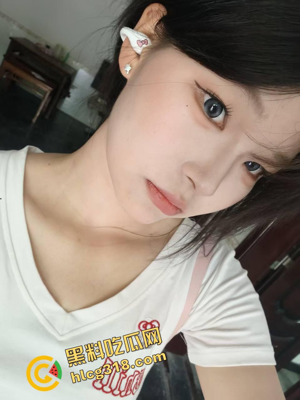 瓜友爆料室友带男朋友回宿舍，还以为没人直接床上疯狂猛操，结果我在角落全看光了床下目击全程！  第1张