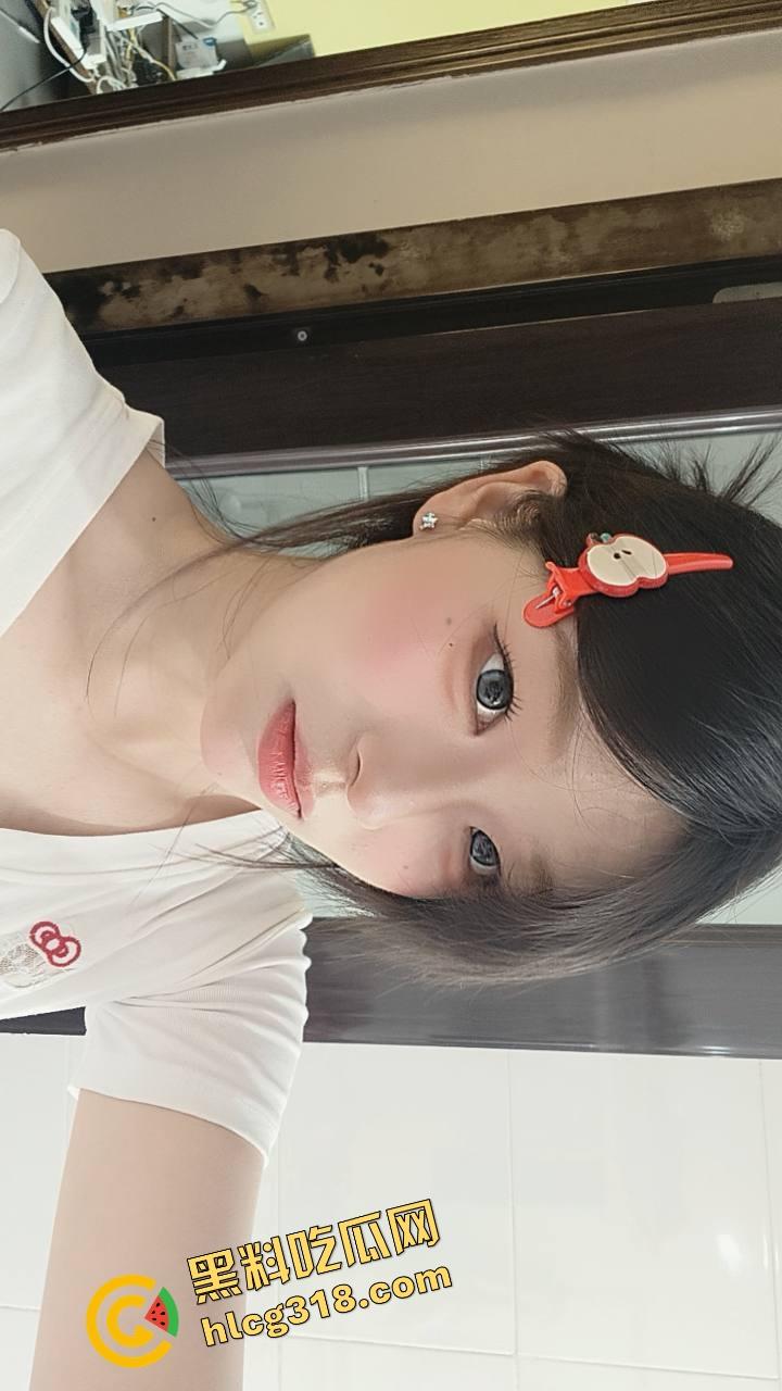 瓜友爆料室友带男朋友回宿舍，还以为没人直接床上疯狂猛操，结果我在角落全看光了床下目击全程！  第2张