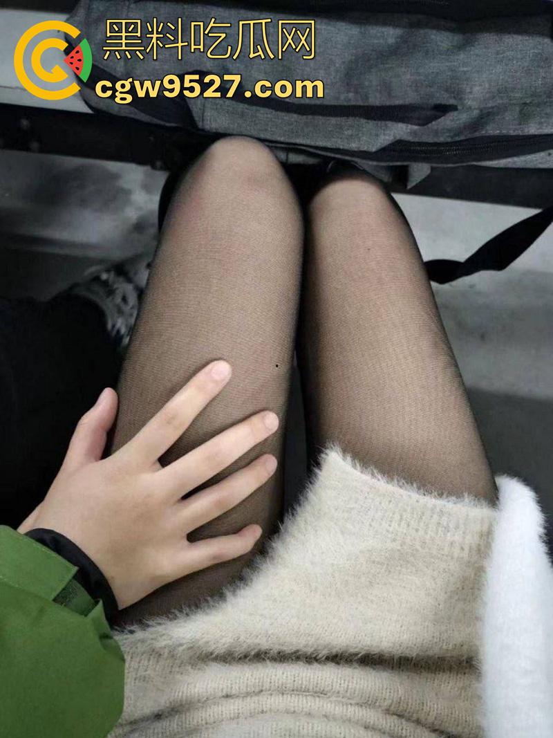 山东艺术学院舞蹈生【白梦雨】，清纯颜值顶级身材尤物，白天女神晚上母狗，被金主掰开嫩穴暴力抽插！  第5张