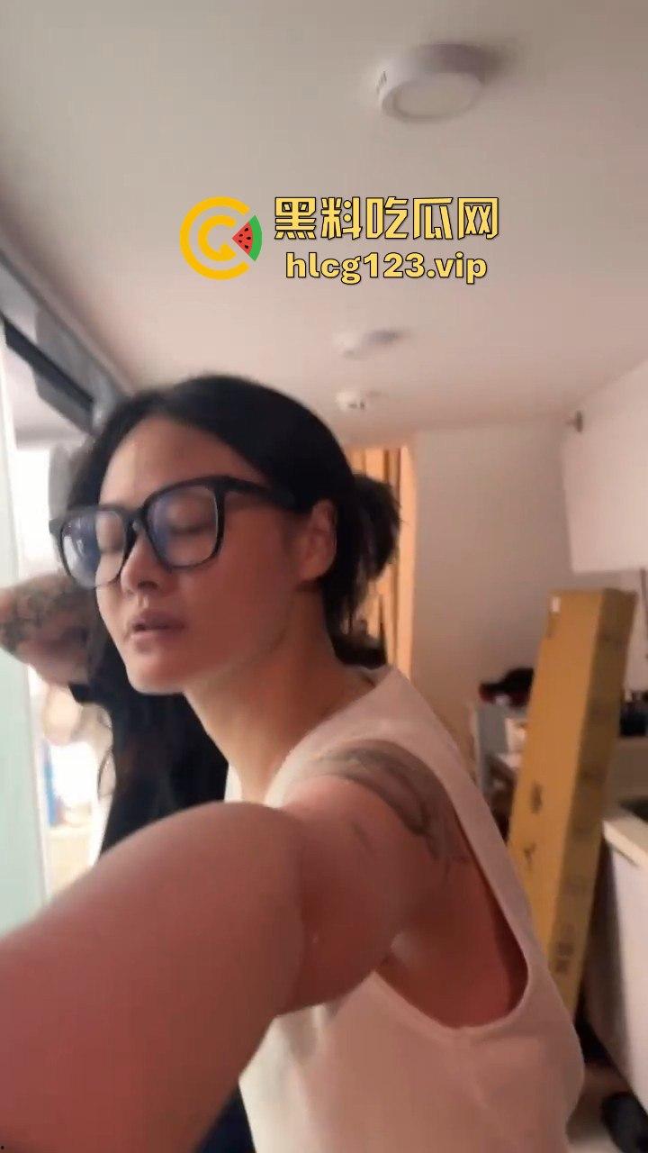 汕头知名男歌手【七万】出轨实锤！原配抓小三怒薅头发，七万护小三被骂软饭男！  第7张