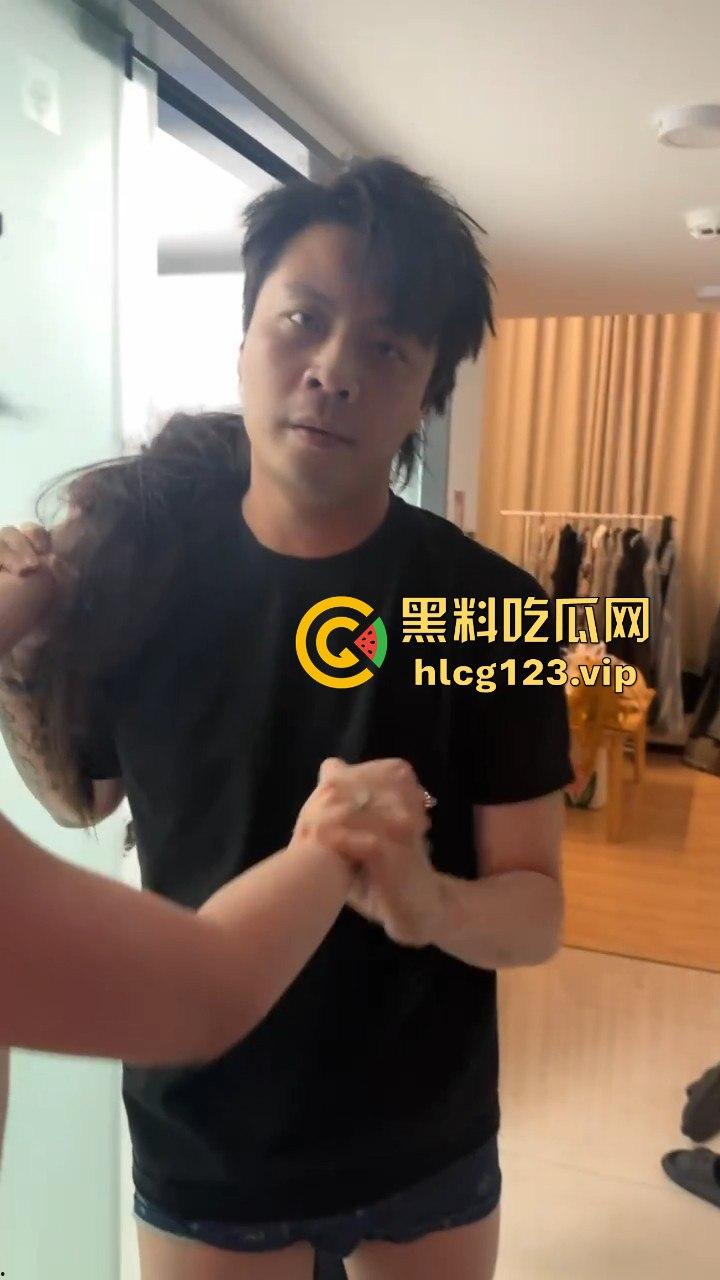 汕头知名男歌手【七万】出轨实锤！原配抓小三怒薅头发，七万护小三被骂软饭男！  第10张
