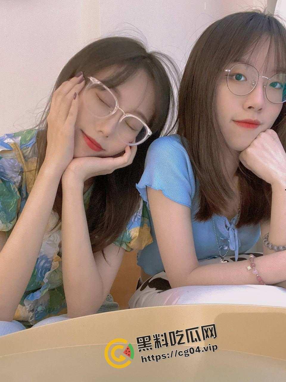 成都大学生【谢询】 喜欢肛交群p 背着男友一女站四男 三洞全开  小小的身体 大大的能量 第4张