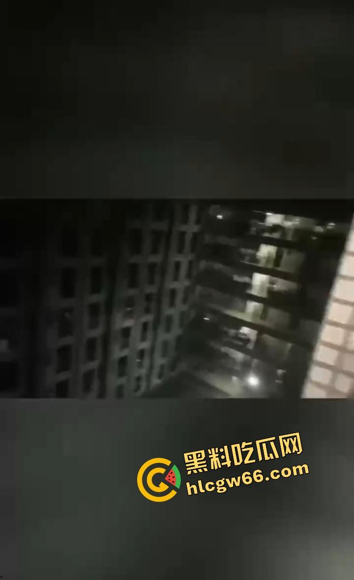 广东肇庆技师学院学生集体炸场？不满学校管理，楼上扔鞭炮砸东西，气氛直接升级成反校运动？  第7张
