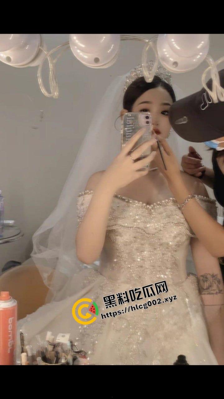 江苏苏州高颜值性瘾少妇『刘安琪』婚后约炮被内射后 装着精液带回家给绿毛龟舔逼！  第1张