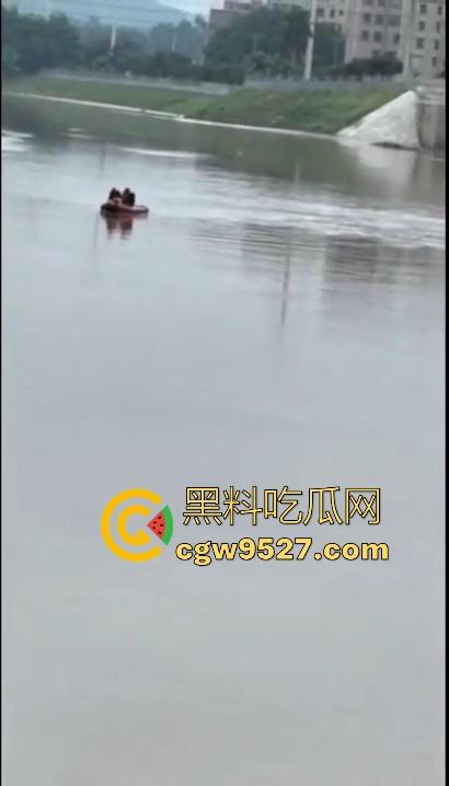 东莞一女司机开车掉河里，车辆像脱缰野马般直冲河中，送医院抢救无效死亡！  第7张