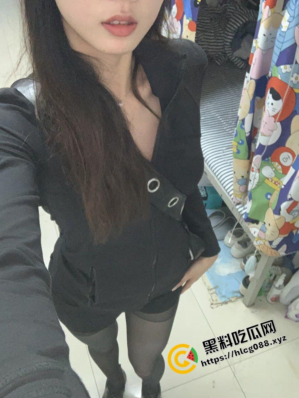 主人各种调教理工学院女学生，线上网调聊骚认错跪地磕头认罪，线下像狗一样牵着SM爬行！  第3张