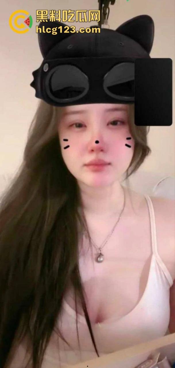 巨乳童颜抖音网红【小妍】自操嫩穴 高潮喷水 不雅私拍曝光 极致诱惑  第3张